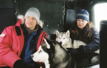 Eight_Below - 2 - Paul_Walker Moon_Bloodgood